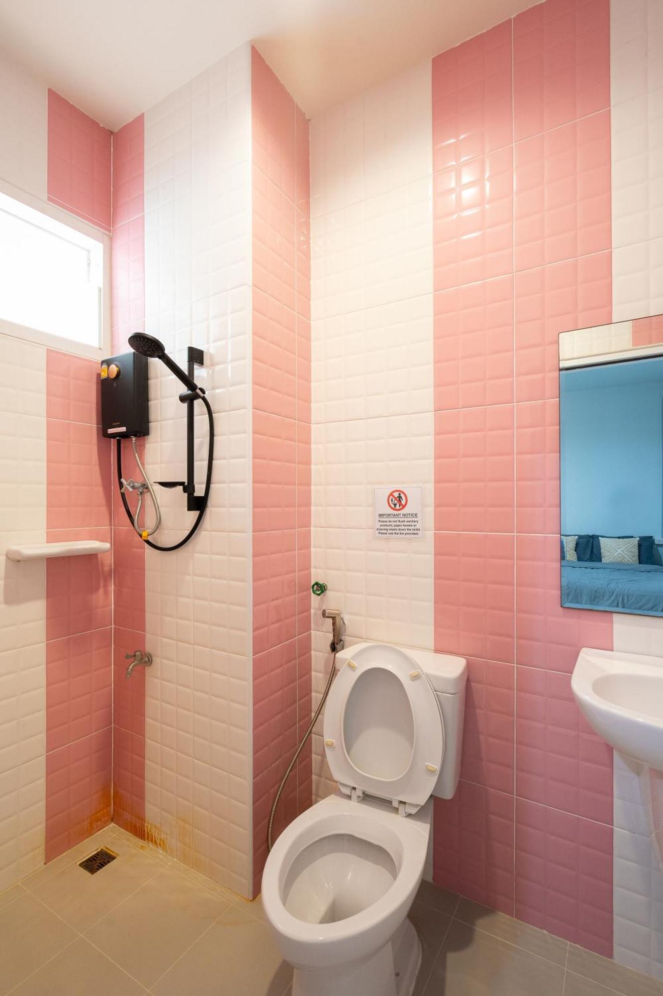 Family Room Private Bathroom