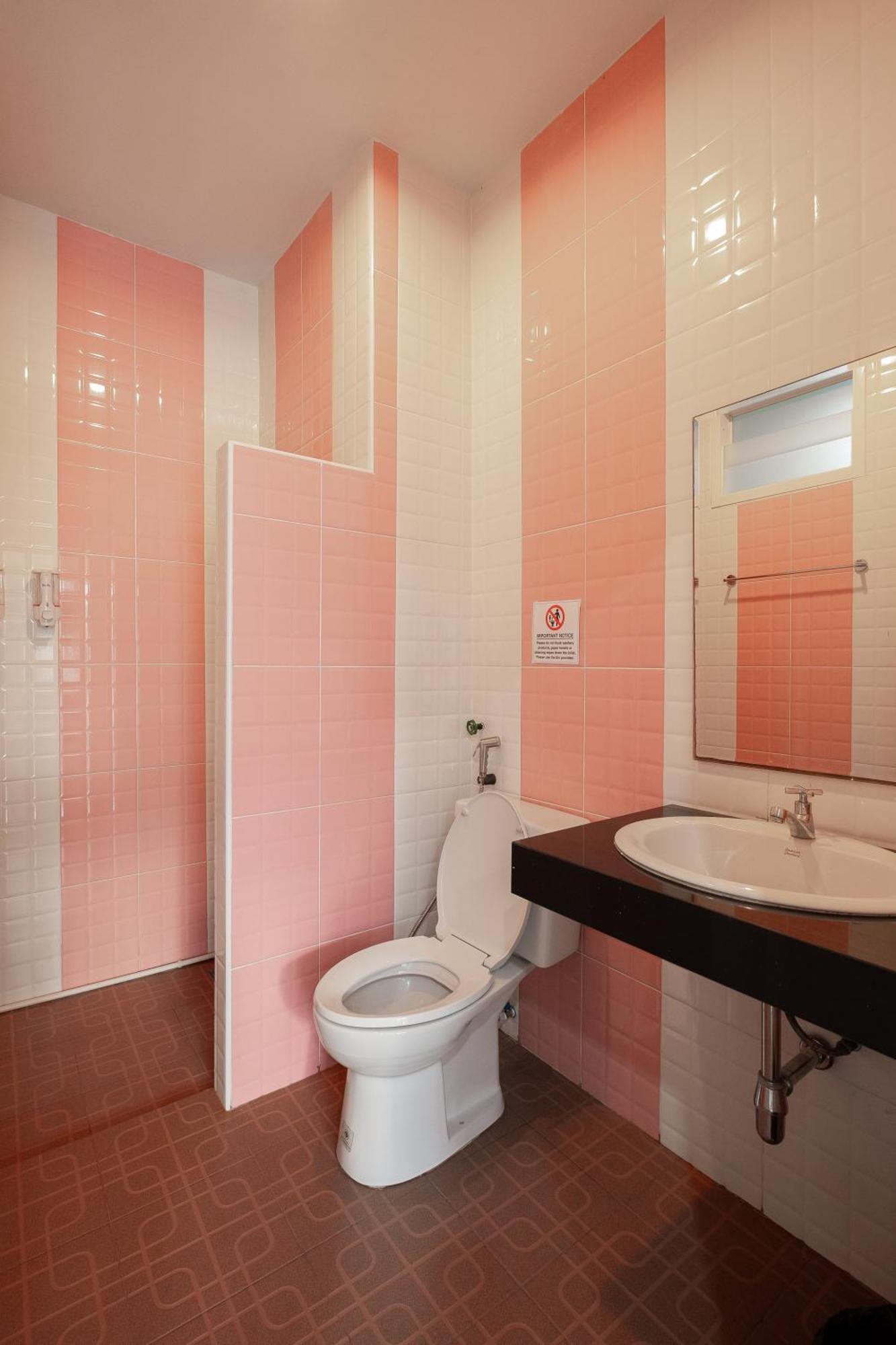 Family Room Private Bathroom